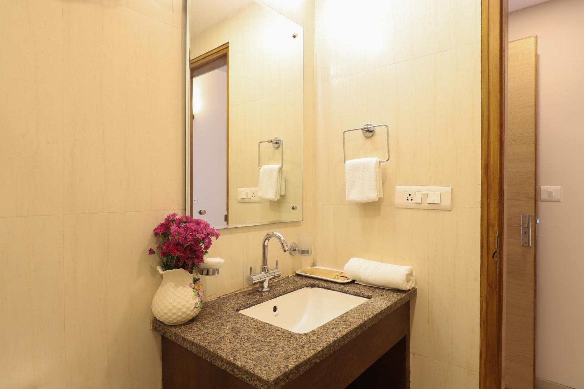 Veera Strand Park Serviced Apartments Near 卡兰古特 外观 照片